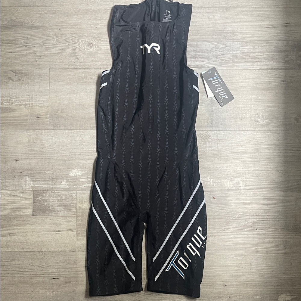 TYR men’s swim skin size M